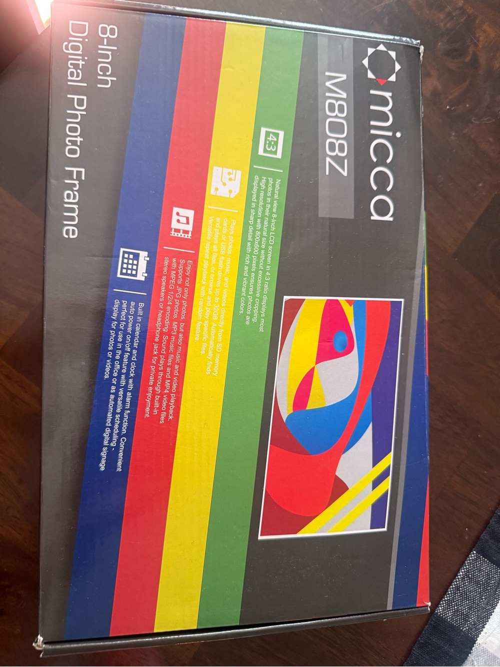 M808Z 8-Inch Digital Photo Frame in Multicolor
